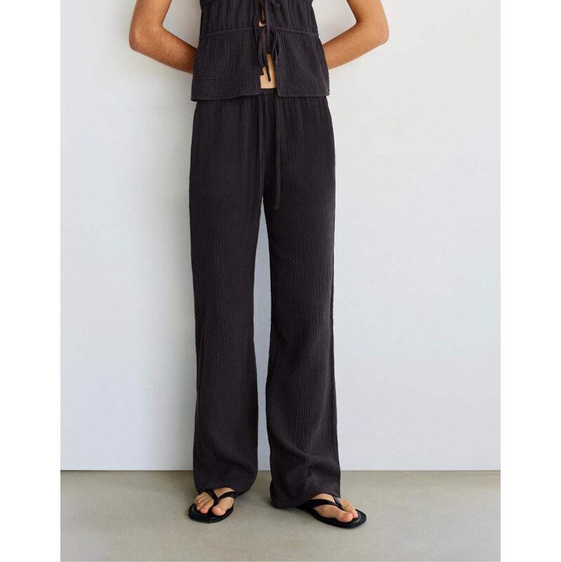 Pull&Bear Textured flowing trousers in faded black-Grey