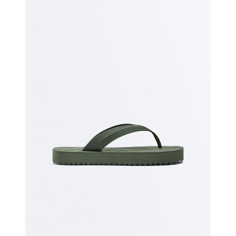 OYSHO Textured platform beach sandal in khaki-Green 115040476
