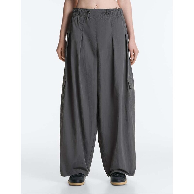 OYSHO Long nylon cargo trousers in grey 115052473