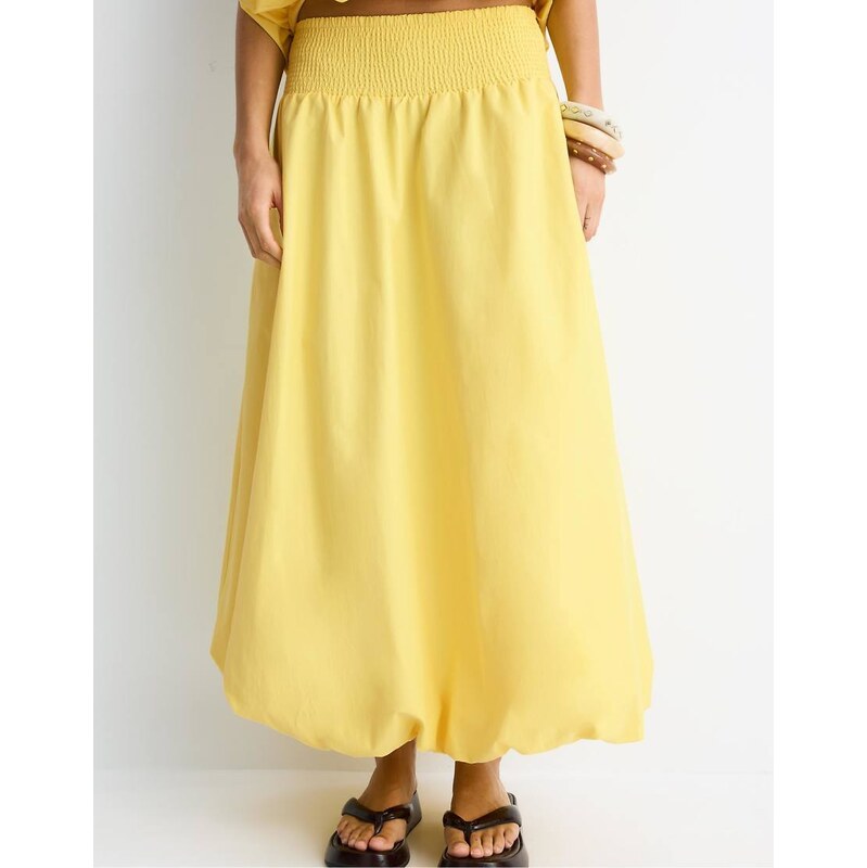 Stradivarius Poplin balloon long skirt in gold-Yellow 115043395