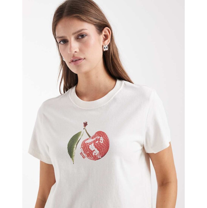 Levis Favourite cherry print t-shirt in white 115051703