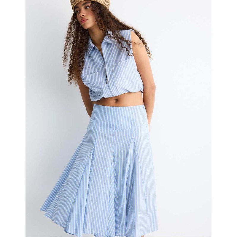 Stradivarius Poplin asymmetric midi skirt in blue 115052495