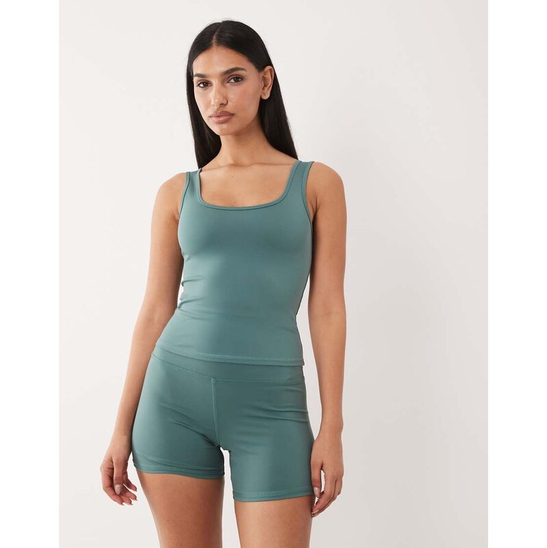 4505 Icon active slightly cropped vest in sage-Green