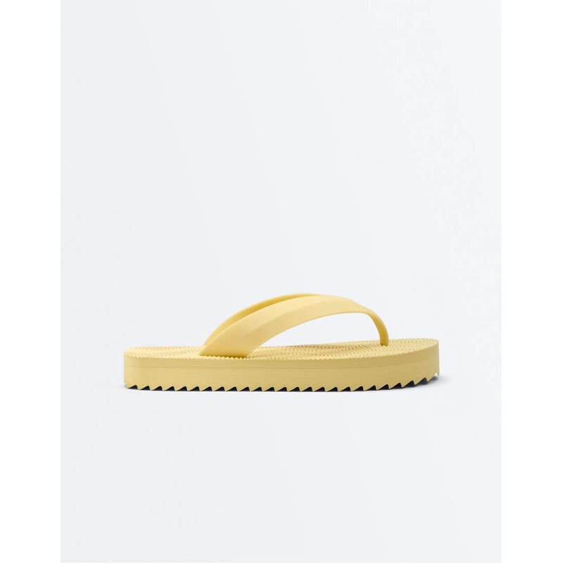 OYSHO Textured platform beach sandal in yellow 115071161