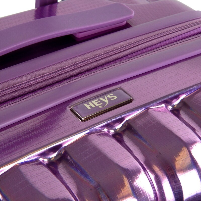 Střední cestovní kufr na kolečkách Heys AstroPurple