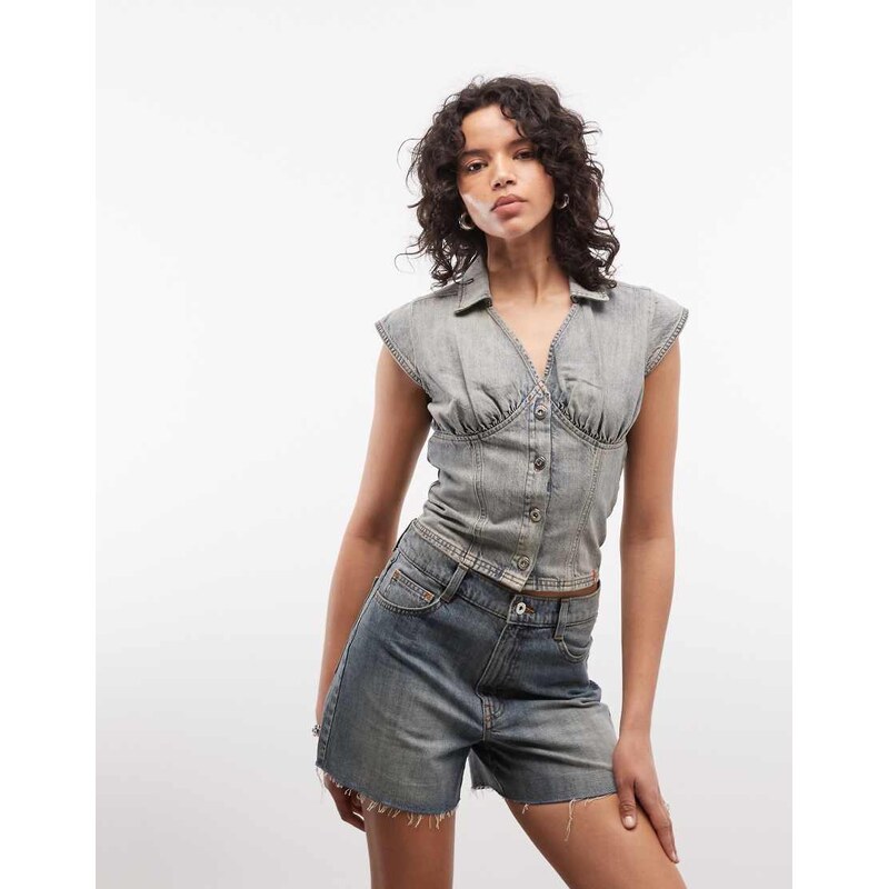 COLLUSION cropped denim button top with cap sleeve in lightwash blue 115081927