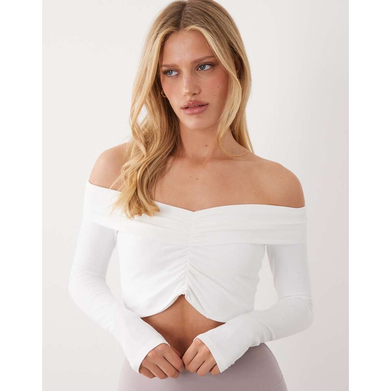 4505 plush handle ruched front long sleeve top in white