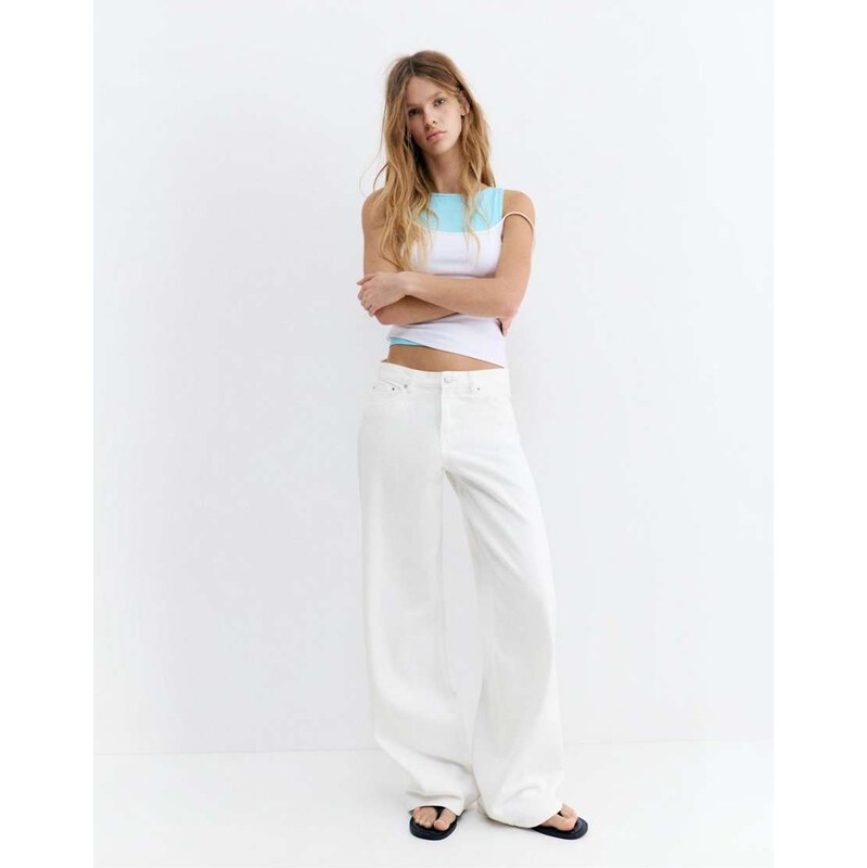 Pull&Bear Mid-rise baggy jeans in white 115491750