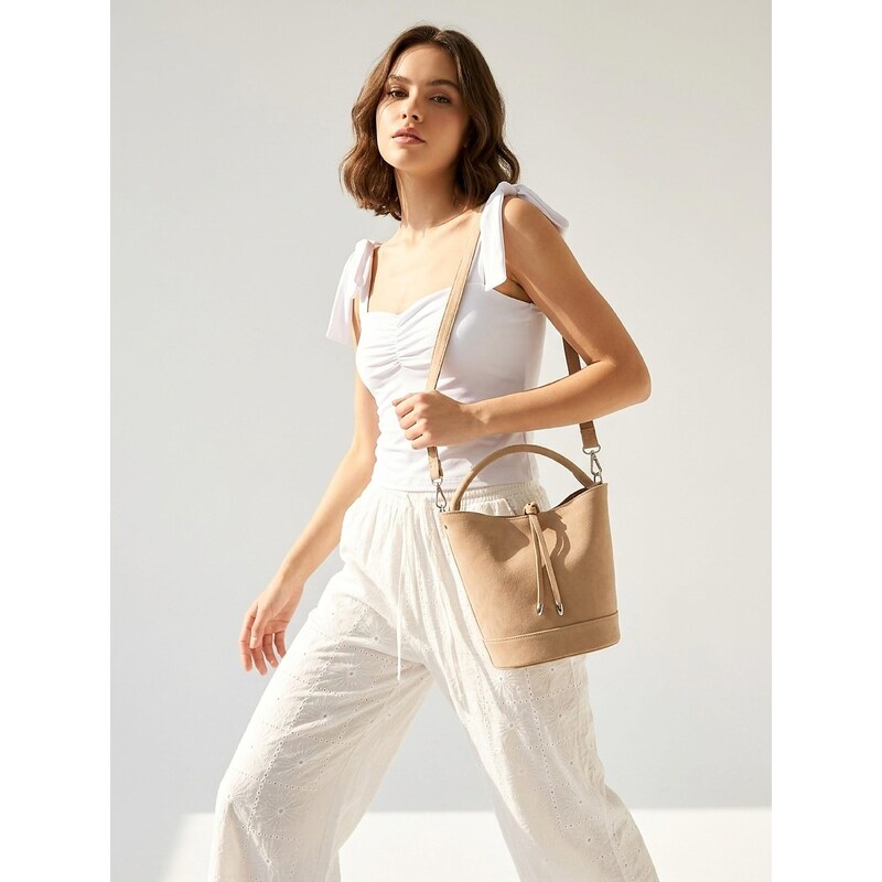 Sinsay - Malá kabelka hobo s dlouhým popruhem z imitace semiše - 115077390
