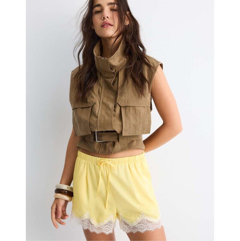 Stradivarius Satin lace shorts in gold-Yellow 115217839