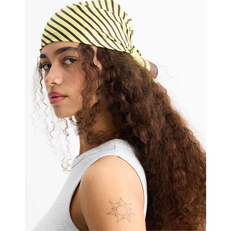Stradivarius Checked line scarf in lime-Green 115174669