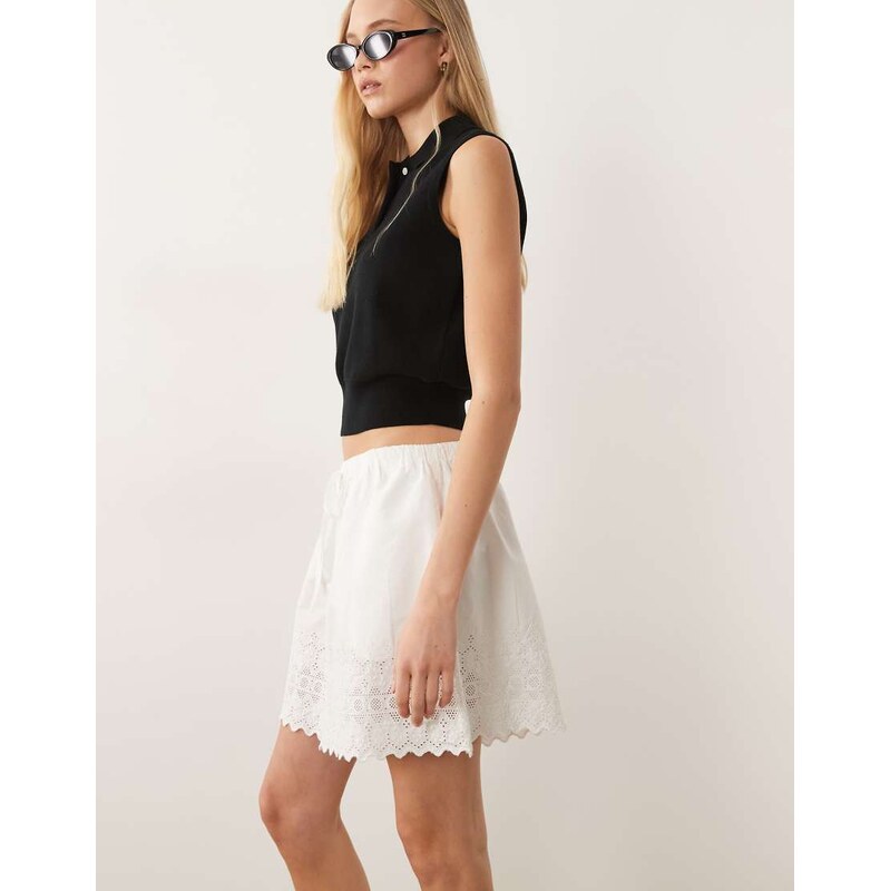 Polo Ralph Lauren woven shorts in white 115184454