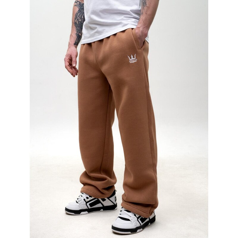 Pánské volné tepláky hnědé barvy značky Jigga Wear s vyšívaným