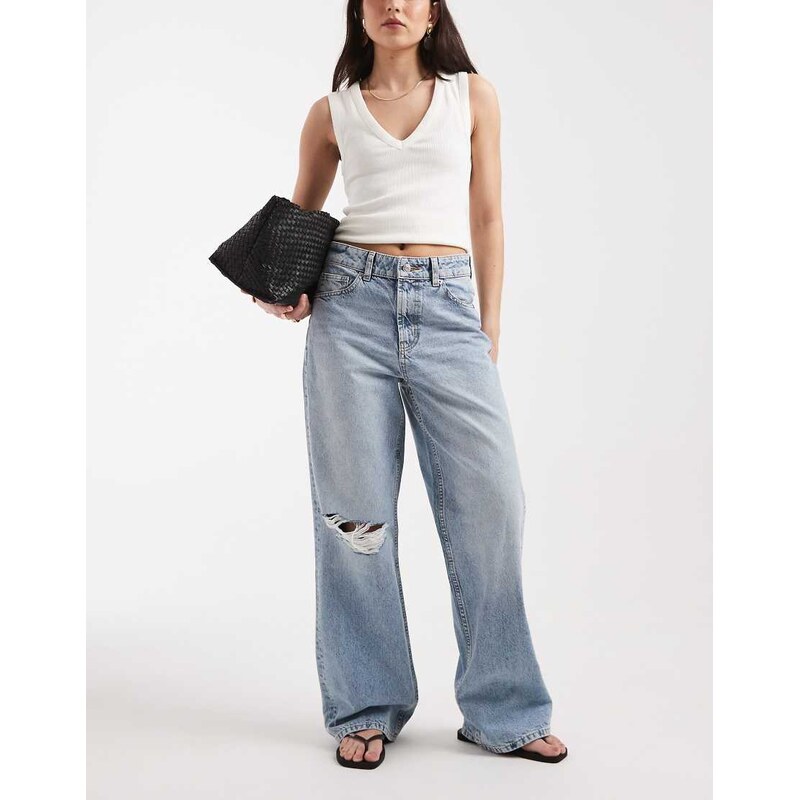 ASOS DESIGN wide leg dad jeans in lightwash with knee rips-Blue
