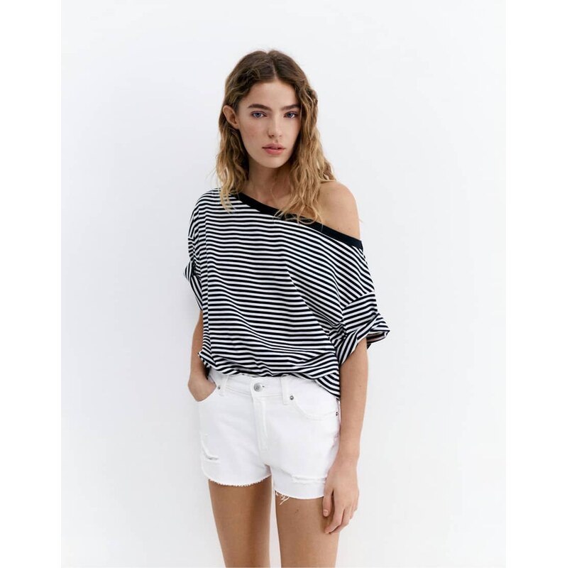 Pull&Bear Mom fit ripped denim shorts in white 115217776