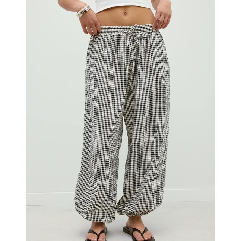 Stradivarius Balloon check trousers in ecru-White