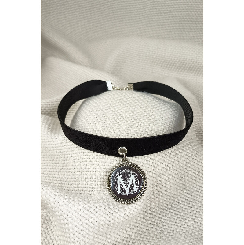 MANON Černá sametka s medailonkem Manon 115252791