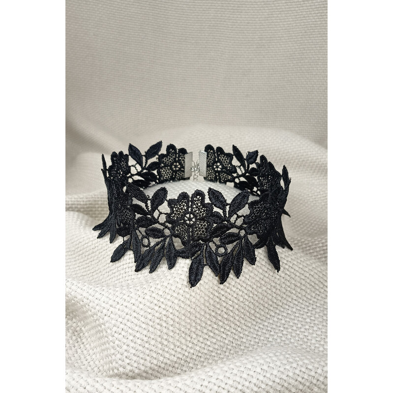 MANON Výrazný černý krajkový choker 115252800