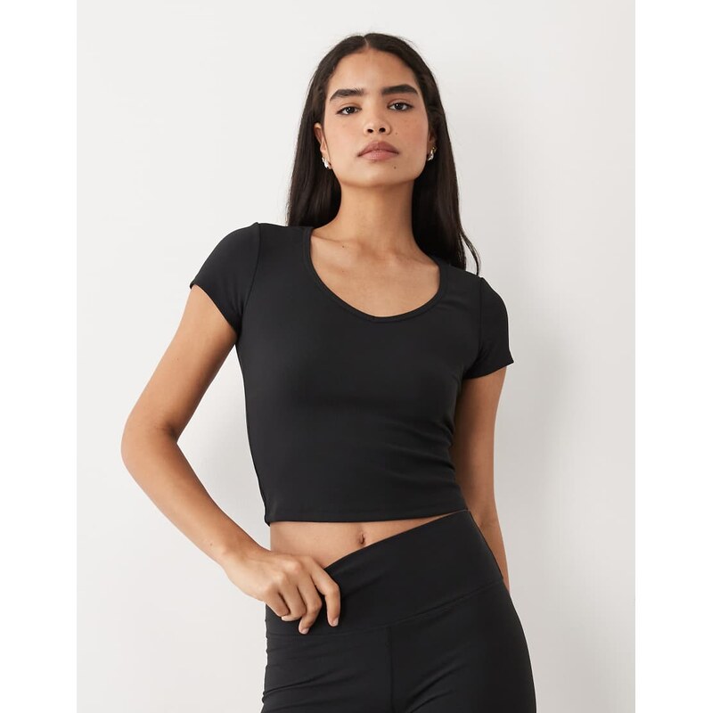 4505 micro rib V neck performance t-shirt in black