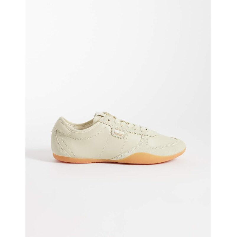 Tommy Jeans ballet trainers in cream-White