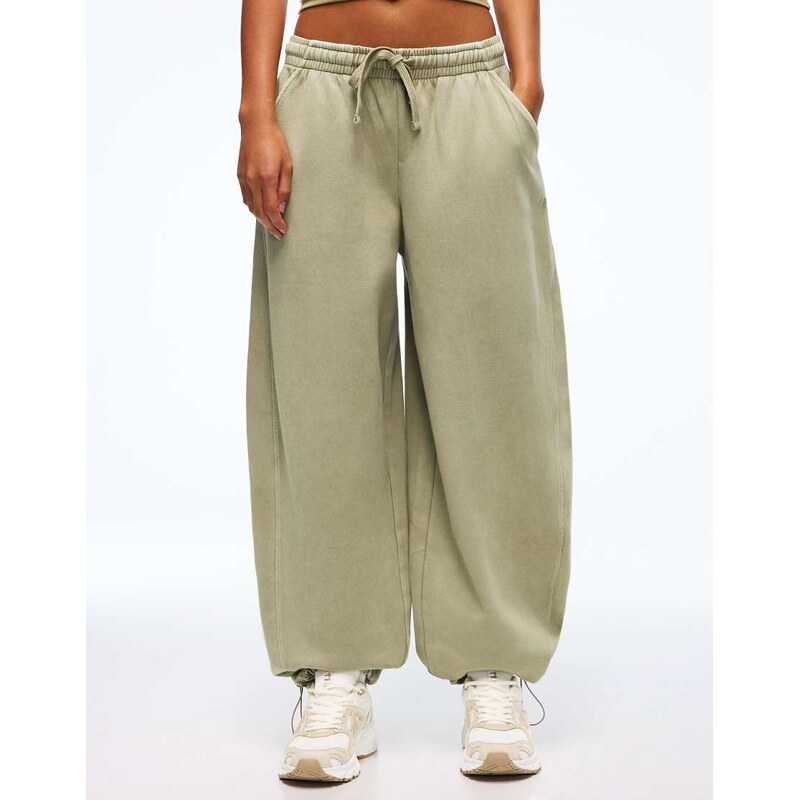 Bershka Barrel plush trousers with stoppers in khaki-Green 115366088