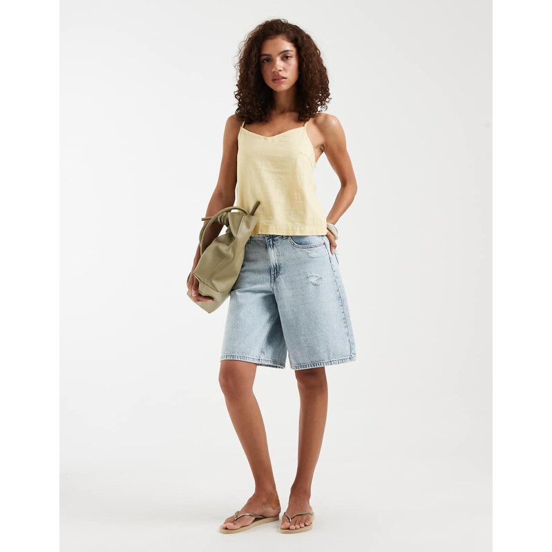 Vero Moda Hadley mid-rise loose fit denim bermuda short in light blue 115522851
