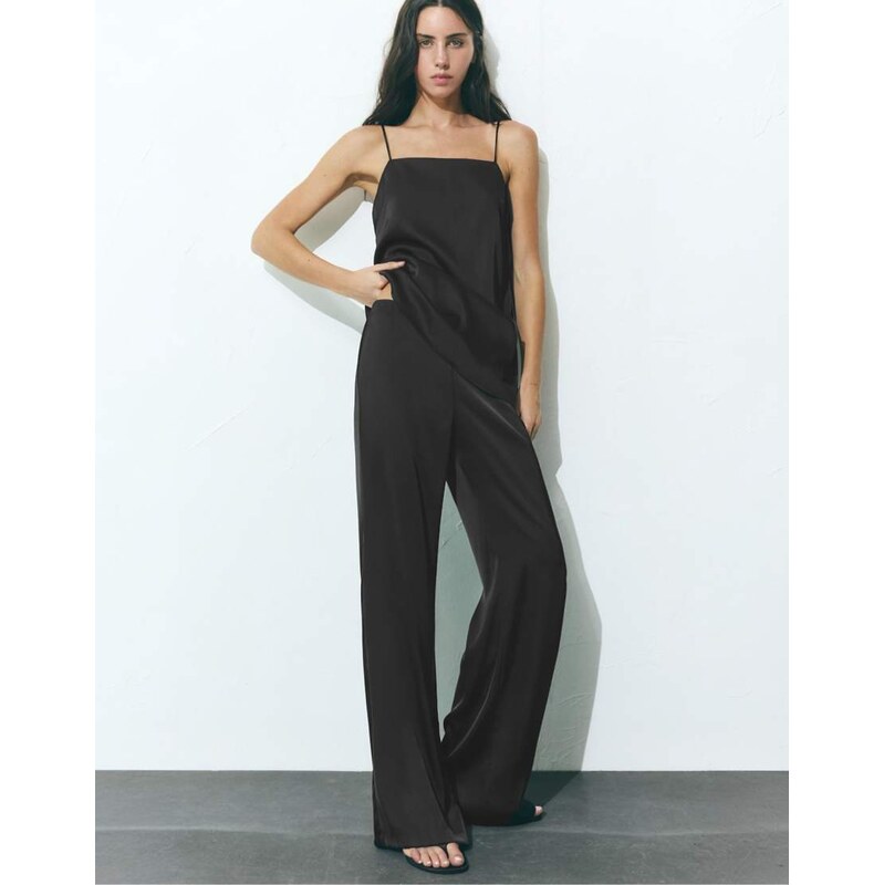 Pull&Bear Satin fabric straight-leg trousers in black 115610323