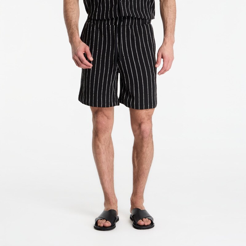 Šortky Urban Classics Striped Crinkle Resort Shorts Black/ Off