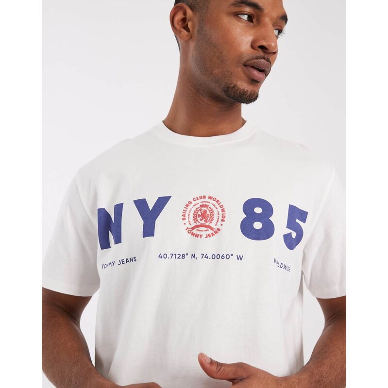 Tommy Jeans 1985 logo relaxed fit t-shirt in white