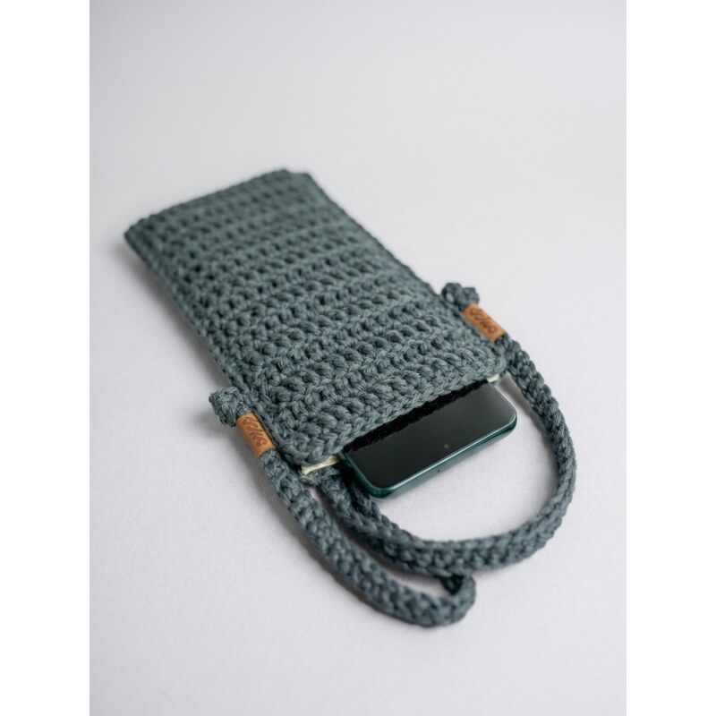DOKE Háčkovaná kapsa na telefon graphite