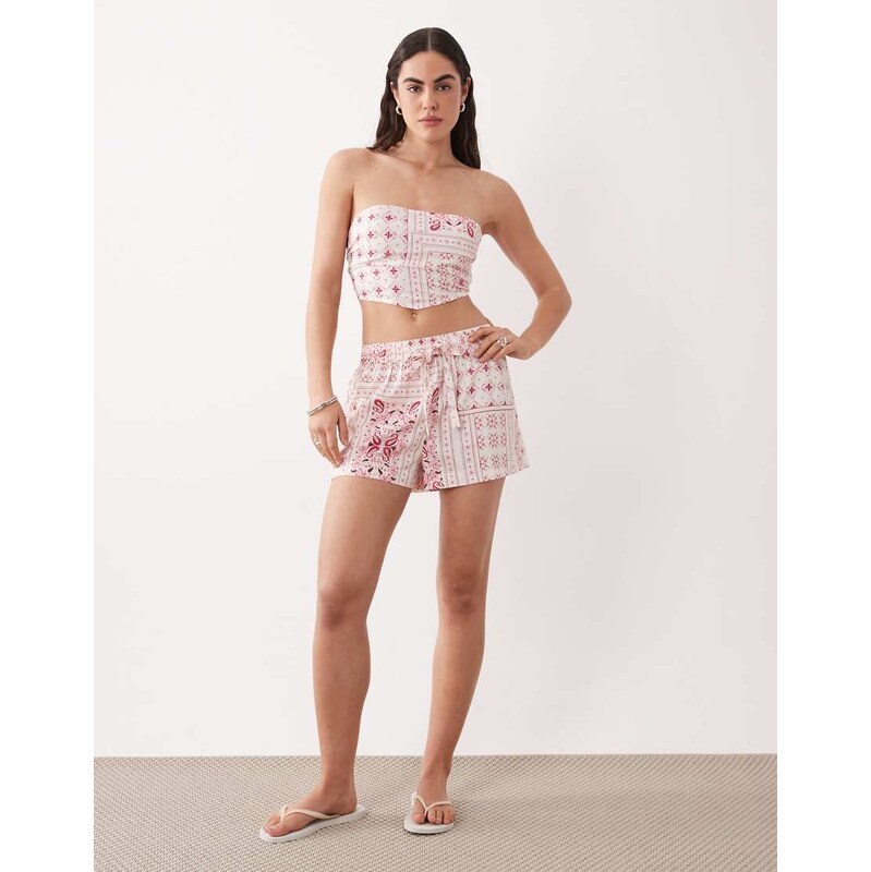 Aray beach short in pink bandana print 115403030
