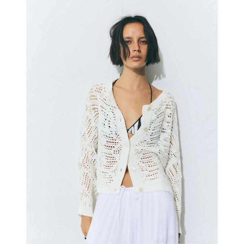 Pull&Bear Cutwork knit cardigan in white 115403204