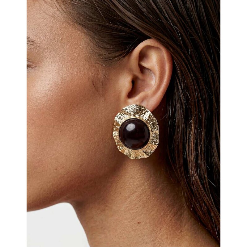 ASOS DESIGN studs with burgundy resin stone setting in hammered gold 115407047