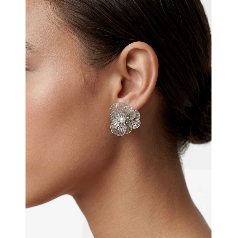 ASOS DESIGN small stud earrings with mini wire-floral design
