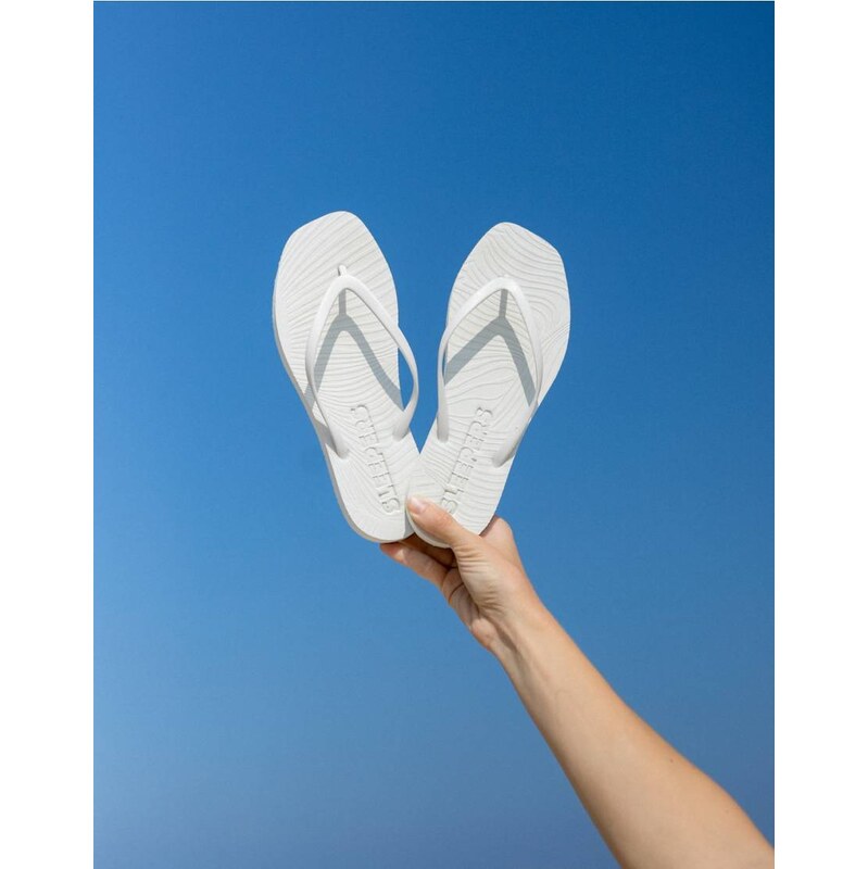 SLEEPERS tapered flip flops in white 115520702