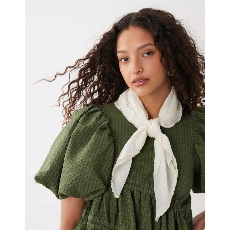Accessorize floral motifs lace square scarf in cream-White 115526080