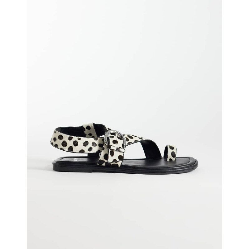 Schuh Tanvi toe loop sandal with ankle strap and buckle detail