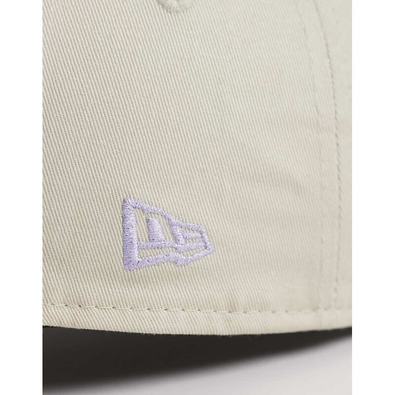 New Era NY Yankees womens 9forty metallic logo cap in cream-White