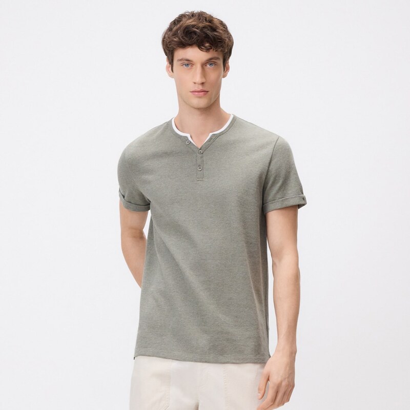 Reserved - Tričko henley slim fit - světle olivová