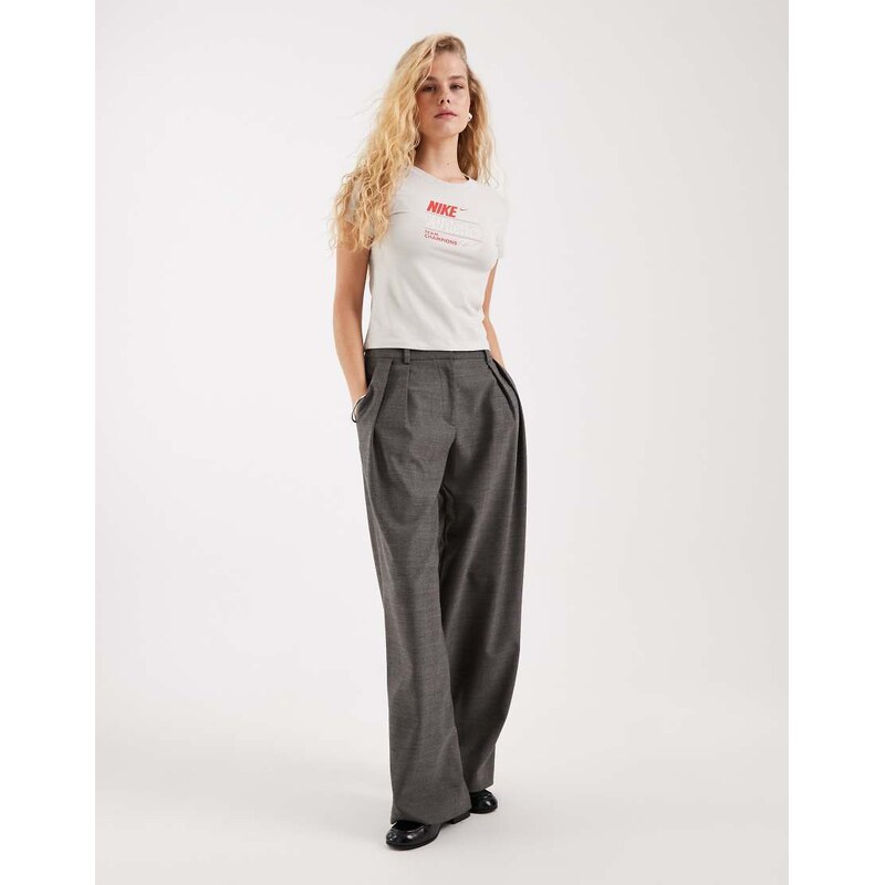 Nike Chill cropped graphic t-shirt in beige-White