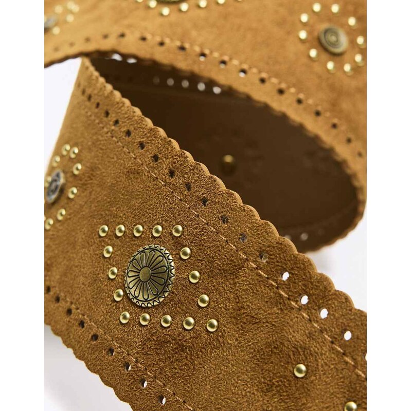 Bershka Studded faux suede belt in beige-Neutral 115496942