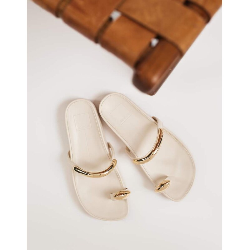 Dolce Vita Sayah toe loop sandals with gold hardware in cream leather 115499584