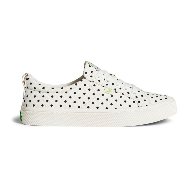 Dámské volnočasové boty Cariuma OCA Low White Canvas Black Polka
