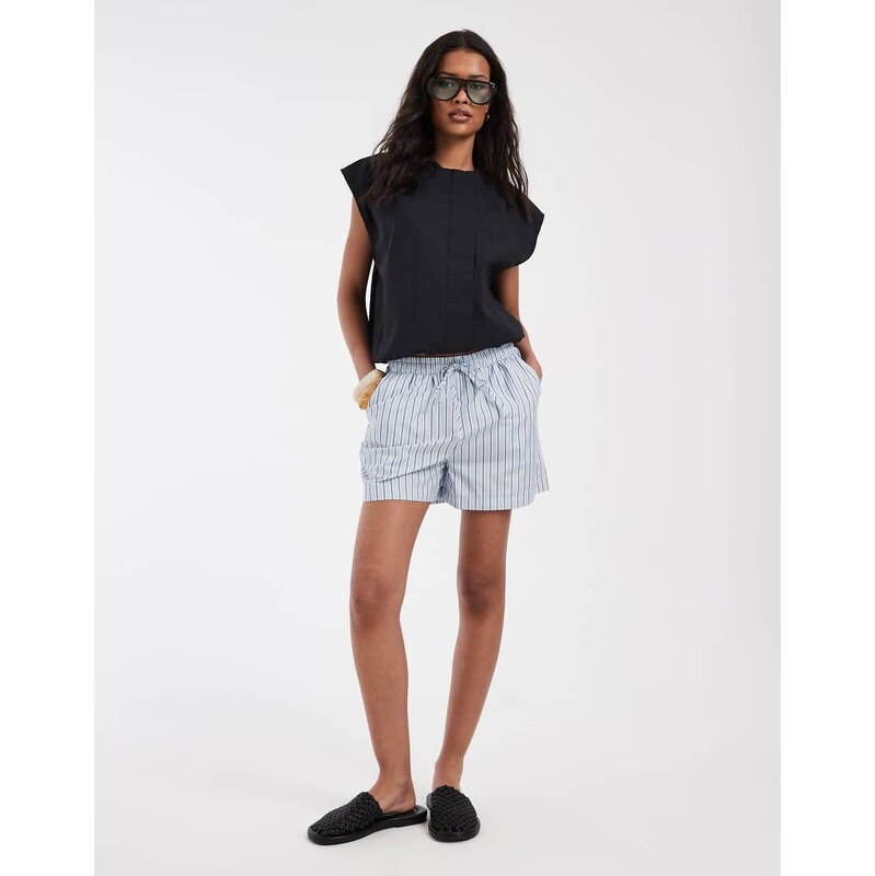 ONLY pull on shorts in light blue stripes