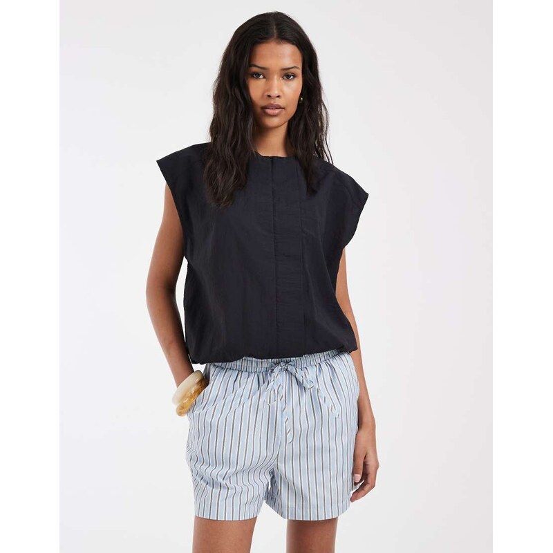 ONLY pull on shorts in light blue stripes
