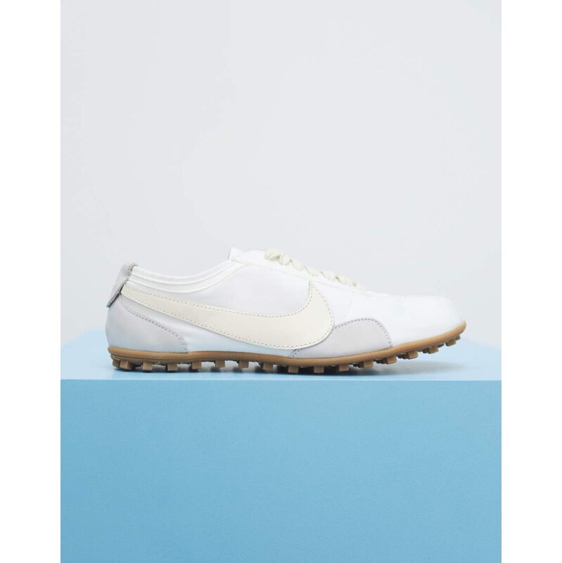 Nike Moon Shoe trainers in white and cream-Yellow