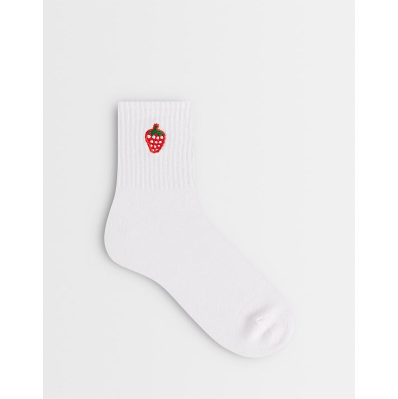 Pieces strawberry embroidered ankle socsk in white 115550015