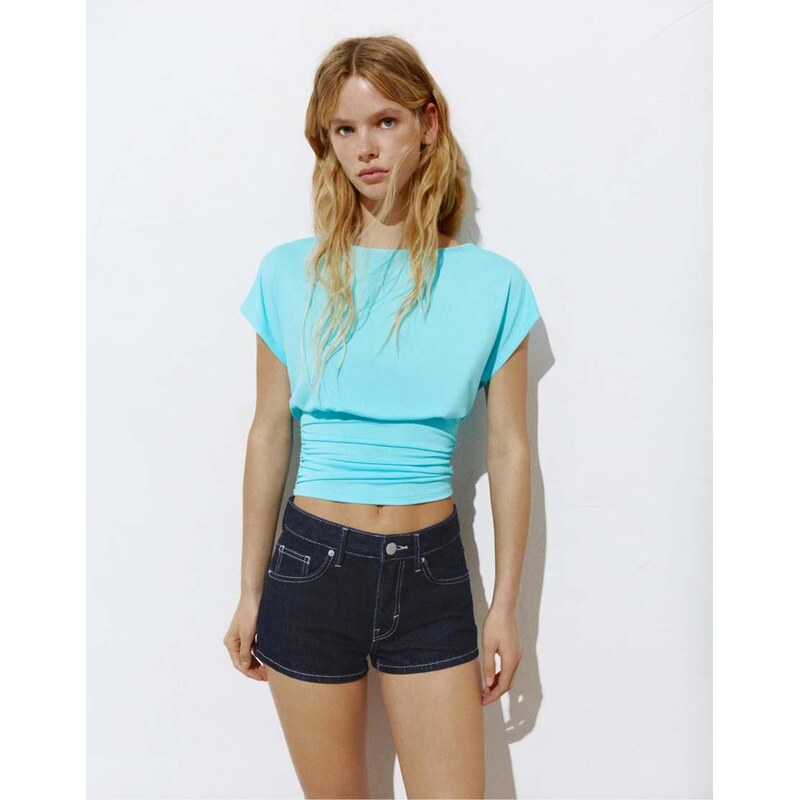 Pull&Bear Low-rise denim shorts in navy 115555216
