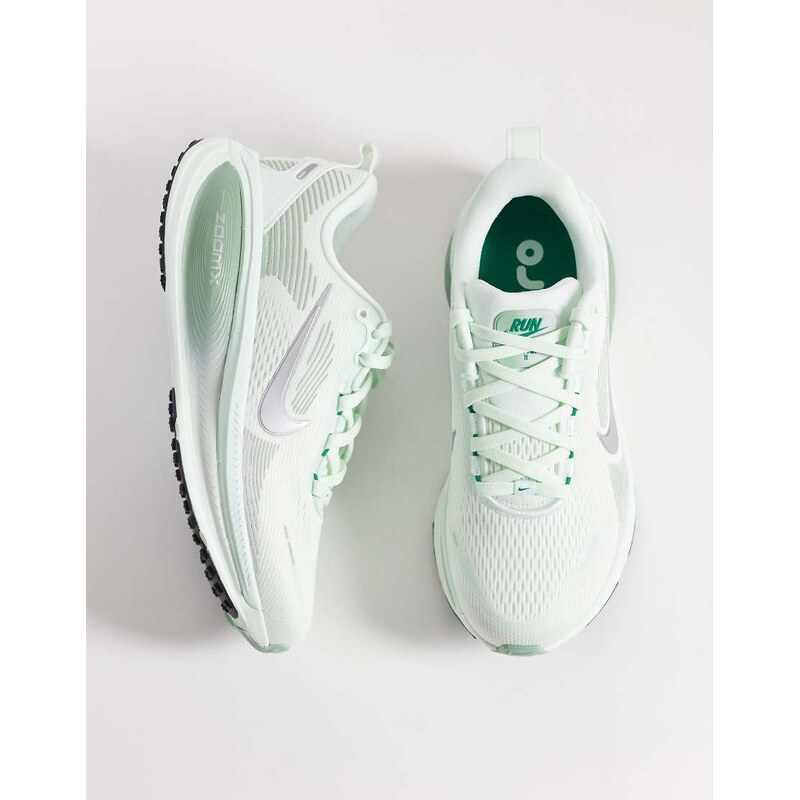 Nike Running Vomero 18 trainers in light green