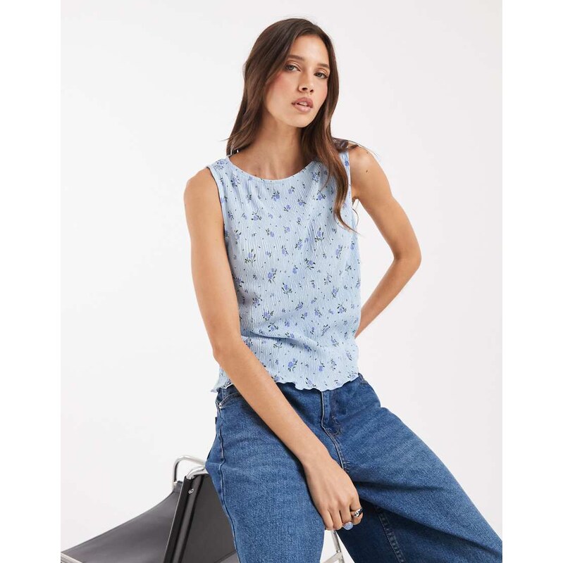 Pieces sleeveless slash neck plisse top in blue floral print